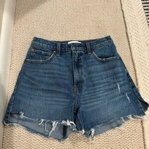 Abercrombie & Fitch 4” High Rise Mom short